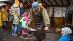 Schmied bei der Arbeit