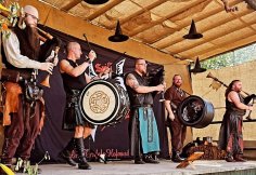 Die Musiker der Gruppe Spilldeyvel