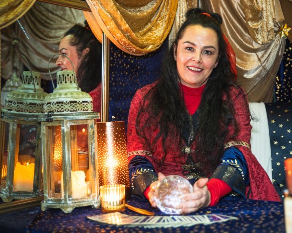 Angelina, die Wahrsagerin