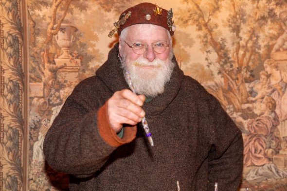 Händler mit Schreibwerkzeug