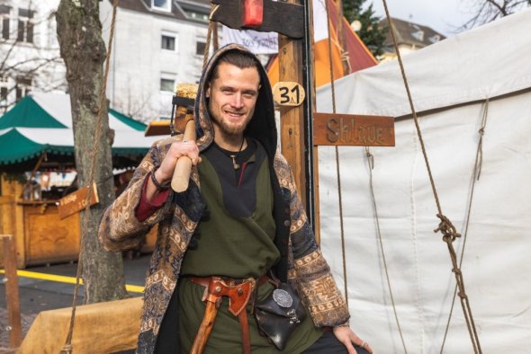 Mann vor Hau-den-Lukas