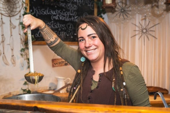 Die Köchin von Süpplin und Champignons